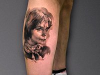 Тату Алиса из гостьи из будущего