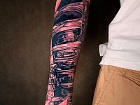 Тату амортизатор на предплечье