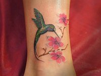 Татуировка птичка и цветок