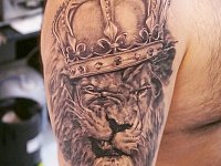 Татуировка льва с короной