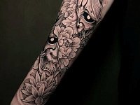 Тату японские маски на руке