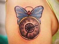 Татуировка часы с бабочкой