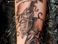 тату маски с надписью