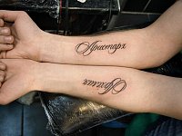 тату имена на руках