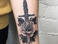 Тату кинжал и роза