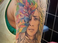 тату девушка на плече
