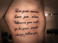 тату надпись на боку