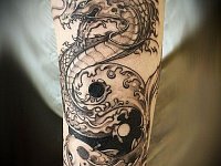 Татуировка черно-белый дракон