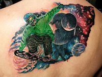 Тату сноубордист в космосе