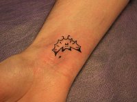 Небольшая тату летучая мышь