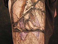 Тату фея на дереве