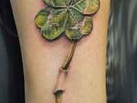 Маленькая тату клевер