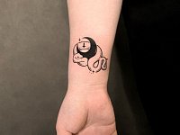 Тату змея и месяц