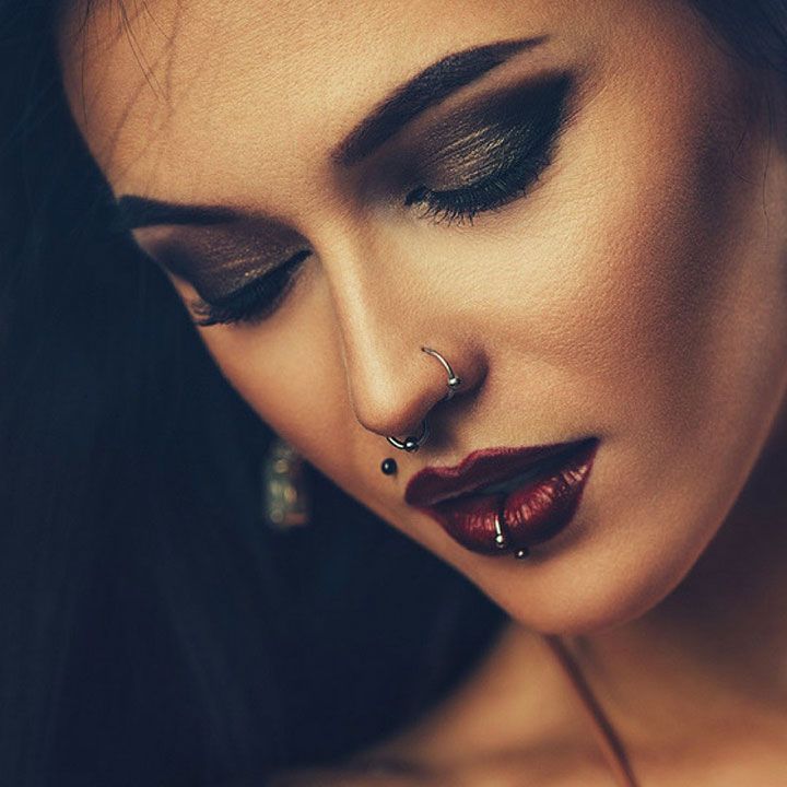 50 жастан асқан әйелдердің порнографиялық суреттерін жіберді